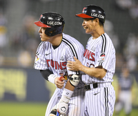 [포토] 박동원, 7회 동점 만드는 2타점 적시타