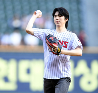 [포토] 시구하는 피겨 차준환