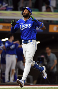 [포토]삼성 디아즈, SSG전 연타석 홈런으로 시즌 36호포