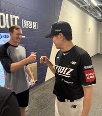 KBO리그 데뷔전 치른 KT 新 외인 타자…강철매직은 어떻게 봤나 “발은 엄청 빠르더라” [SS대전in]