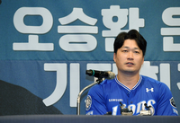 [포토]은퇴 계기 밝히는 오승환