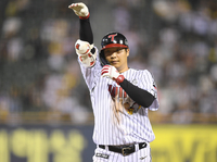 [포토] 7회 1,3루 기회 만드는 문보경