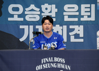 [포토]은퇴 소감 밝히는 오승환