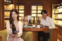 “여름 와인 고민 끝” 신세계百, 소믈리에 추천…향·산미·텍스처 다 갖췄다