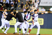 ‘김현수 2500안타-천성호 끝내기’ LG, 한화에 10회말 2-1 끝내기 승리 ‘1위 사수’…김서현 또 ‘붕괴’ [SS잠실in]