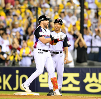 [포토] 오스틴, 7회 동점 만드는 적시타