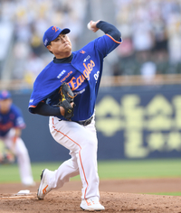 [포토] 역투하는 한화 선발 류현진