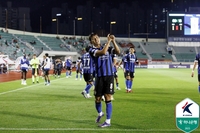 인천-수원 삼성 나란히 승리, 8점 차 변함 없는 1~2위 간격[K리그2 종합]