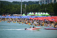 속초해수욕장, 입장객 50만 명 돌파…전년 대비 18% 증가