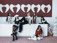 아이브, 우아하게 돌아온다…확신의 ‘전원 센터 비주얼’