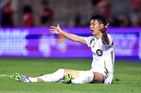 ‘미쳤다’ 환호성 받은 손흥민, MLS 데뷔전부터 ‘PK 유도’로 만점 활약…LAFC는 시카고와 2-2 무승부