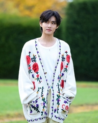 뷔, 솔로곡 6곡 4억 스트리밍 돌파…K팝 홀리데이 차트 新역사