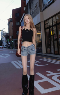 ‘170㎝·49㎏’ 최준희, 크롭티+핫팬츠만 입고…길거리 런웨이 만들었다 [★SNS]