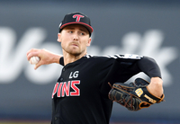 [포토]KBO리그 데뷔 등판한 LG 톨허스트