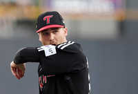 [포토]무실점으로 1회 넘기는 LG 선발 톨호스트