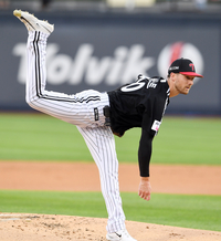 [포토]역동적으로 투구하는 LG 톨허스트