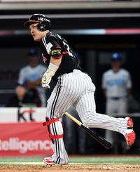 [포토]LG 박동원, 넘어간 거 아냐?