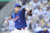 “충격!” 한화 문동주, 강습 타구에 오른팔 강타…10승 도전 무산 “상태 체크 후 병원 검진 예정” [SS창원in]