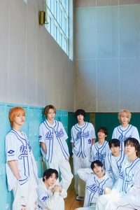 ‘파랑 학교, 초록 잔디, 빨간 운동화’…아홉 최초 공개