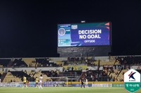 트레이드 마크 된 오락가락 ‘제멋대로’ 판정·해석, 일관성 없으니 설득력도 ‘제로’ [K-심판 논란②]