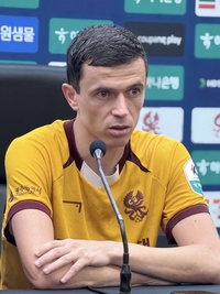 [단독]아사니 결국 광주 떠난다…급했던 에스테그랄 데드라인 앞두고 이적료 100만달러 백기 투항, 이정효 감독 구단 위해 ‘통 큰 양보’