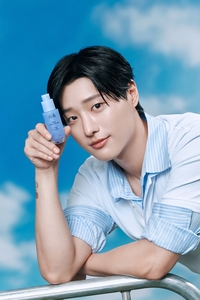 한율, 브랜드 모델로 가수 우즈 발탁