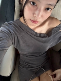 블랙핑크 제니, 투어 중 밀라노에서 ‘더운 여름 날’ 만끽…미니 원피스로 감각적인 여행룩 완성