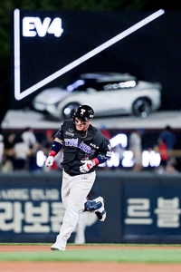 ‘스리런 폭발+차량까지!’ 최형우, 2025시즌 첫 ‘기아 홈런존’ 주인공…EV4 받는다 [SS시선집중]