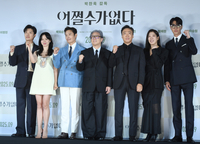 [포토] 파이팅 외치는 ‘어쩔수가없다’ 감독과 배우들