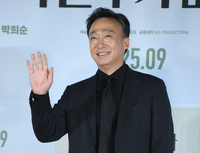 [포토] 이성민, 이 미소  ‘어쩔수가없다’