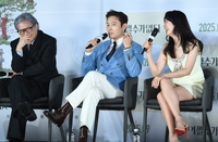 [포토] 이병헌, 손예진과 찐부부 같은 케미