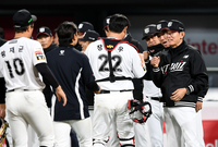 ‘2:0→4:0→4:4→5:4’ 휴 큰일 날뻔했네! ‘제2의 김광현’ 앞세운 KT, SSG에 5-4 승리 [SS수원in]