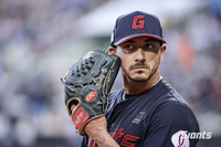 정녕 이 선수가 롯데 ‘도약’ 위한 ‘히든카드’? 오히려 ‘前 외인’ 데이비슨보다 ‘밋밋’한 느낌이 든다 [SS집중분석]