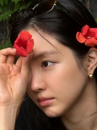 손나은, 꽃처럼 만개한 미모…내추럴 무드로 시선 집중