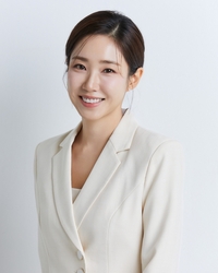 ‘야구 여신’ 최희, 큐브엔터 합류 “새 가족 돼 기뻐”