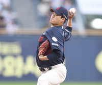 [포토] 역투하는 롯데 선발 나균안