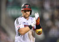 [포토] 오스틴, 7회 경기 다시 뒤집는 희생타