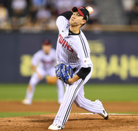 [포토] 유영찬 ‘승리를 지켜라’