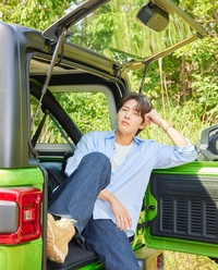 ‘집돌이’ 강하늘, 드림카와 만났다!…‘하늘 meets JEEP’