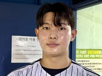 LG ‘복덩이’ 거듭난 20살 신인…잘 던지는 비결은? 슬라이더 장착이 ‘신의 한 수’ [SS집중분석]