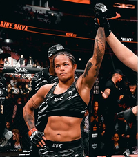 카린 실바가 승리했다고? 전 UFC 챔프 다니엘 코미어, 심판들이 이런 식으로 해서는 안 된다!