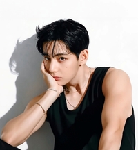 뷔, LAD 시구가 팬덤 축제로…초대형 에어배너에 프리웨이 전광판까지 접수