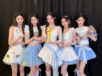 아일릿, 1년도 넘은 노래로…트로피 하나 더