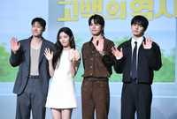 [포토] 포토타임 갖는 ‘고백의 역사’ 배우들