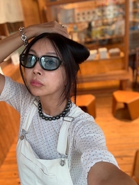 황신혜, 60대 나이 잊게 한 멜빵 패션