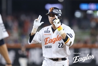 ‘발가락 통증’ 말소된 채은성→김경문 감독의 미안함 “더 일찍 빼줬어야 했는데…” [SS고척in]