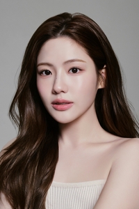 조아람, 우아하고 청초하게