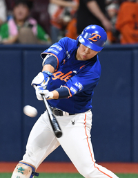 [포토]한화 문현빈, 키움 알칸타라 상대 2루타