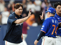 [포토]6이닝 1실점 한화 류현진, 승수는 쌓지 못했지만...