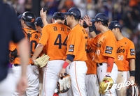 ‘전반기 10승 무패=우승’-‘11연패 이상=가을 탈락’…잇고 싶은 한화-깨고 싶은 롯데 [SS포커스]